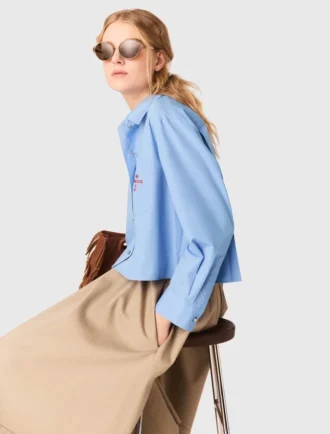 Embroidered shirt with pleated back