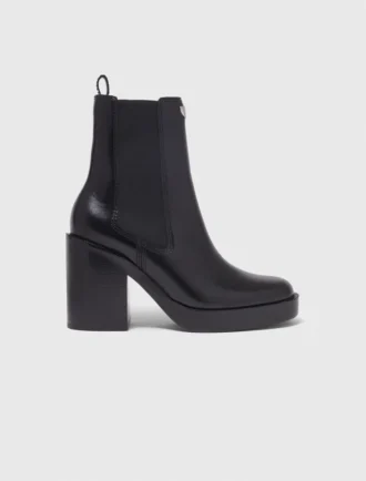 Heeled leather chelsea boot
