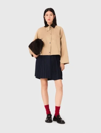 Jacket with removable contrast collar