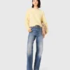 Jeans with chain-link belt Jeans with chain-link belt