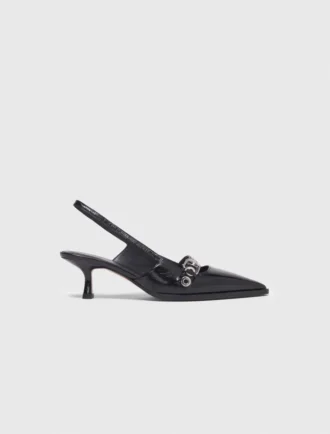 Leather pumps with eyelet strap