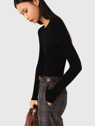 Second-skin round neck sweater