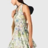 Short patterned backless dress Short patterned backless dress