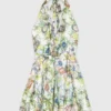 Short patterned backless dress Short patterned backless dress
